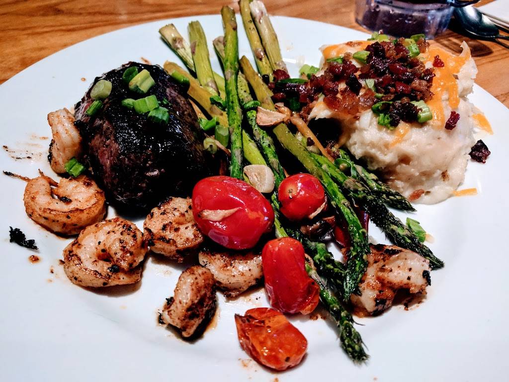 Chilis Grill & Bar | meal takeaway | 19825 Northwest Fwy, Houston, TX 77065, USA | 2818074260 OR +1 281-807-4260