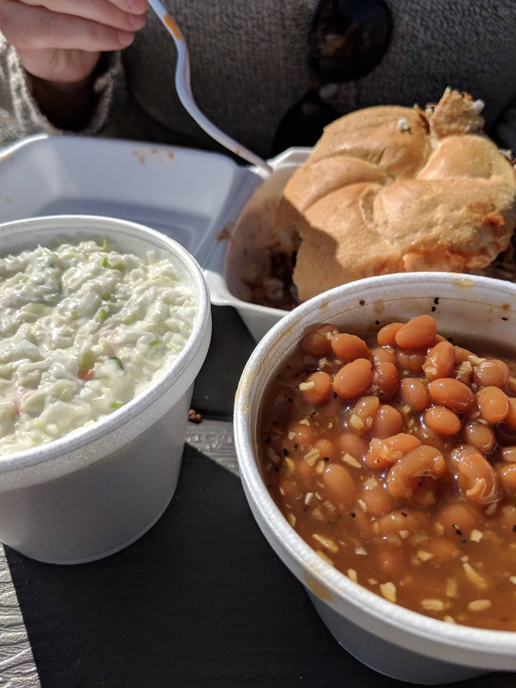 Smokes Smokehouse | restaurant | 2615 Pulaski Hwy, Newark, DE 19702, USA | 3025637665 OR +1 302-563-7665