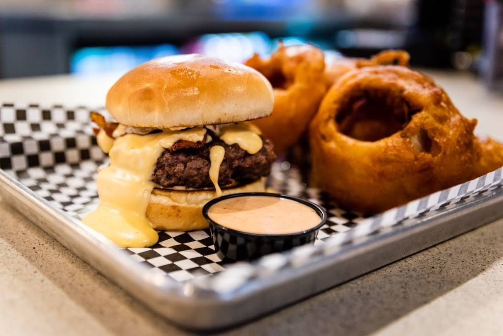 Chop Shop | restaurant | 2159 N High St, Columbus, OH 43201, USA | 6147253600 OR +1 614-725-3600