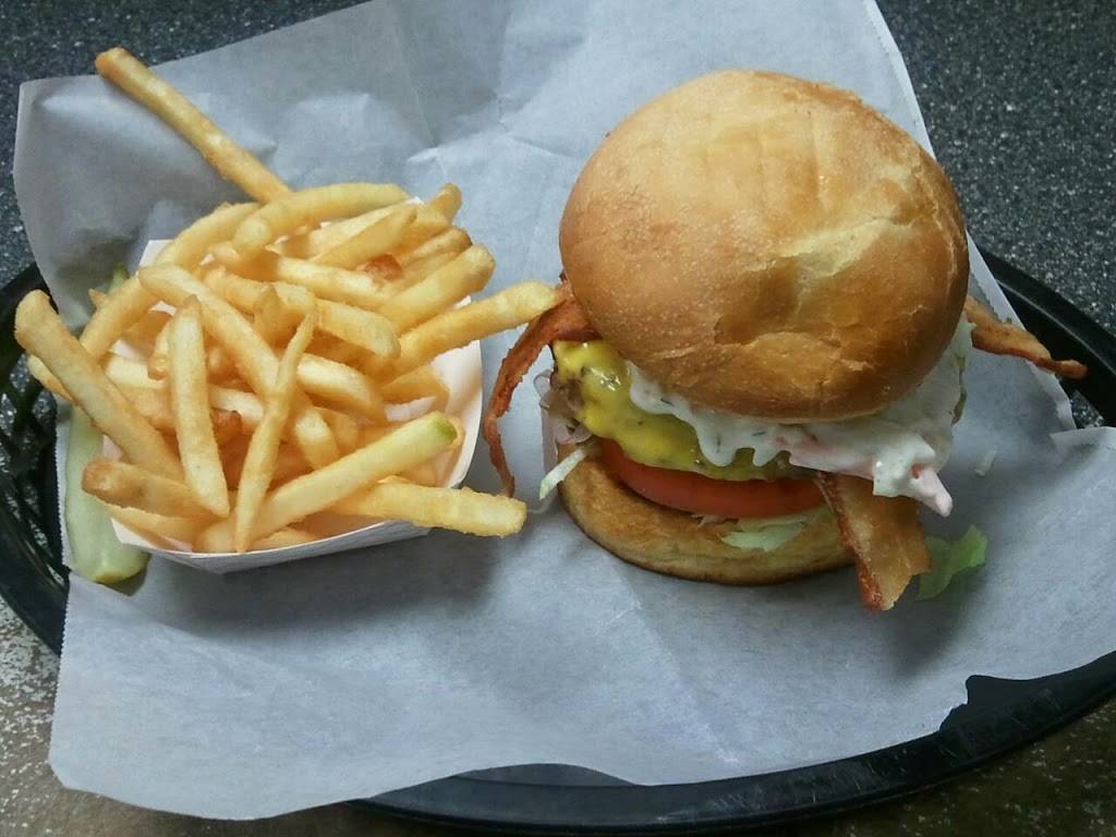 Phillys Cafe & Deli | restaurant | 55 New Orleans Rd #102, Hilton Head Island, SC 29928, USA | 8437859966 OR +1 843-785-9966