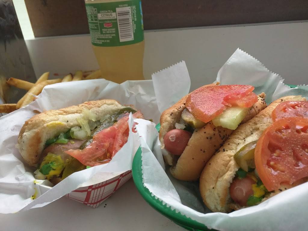 Morrie OMalleys Hot Dogs | restaurant | 3501 S Union Ave, Chicago, IL 60609, USA | 7732472700 OR +1 773-247-2700