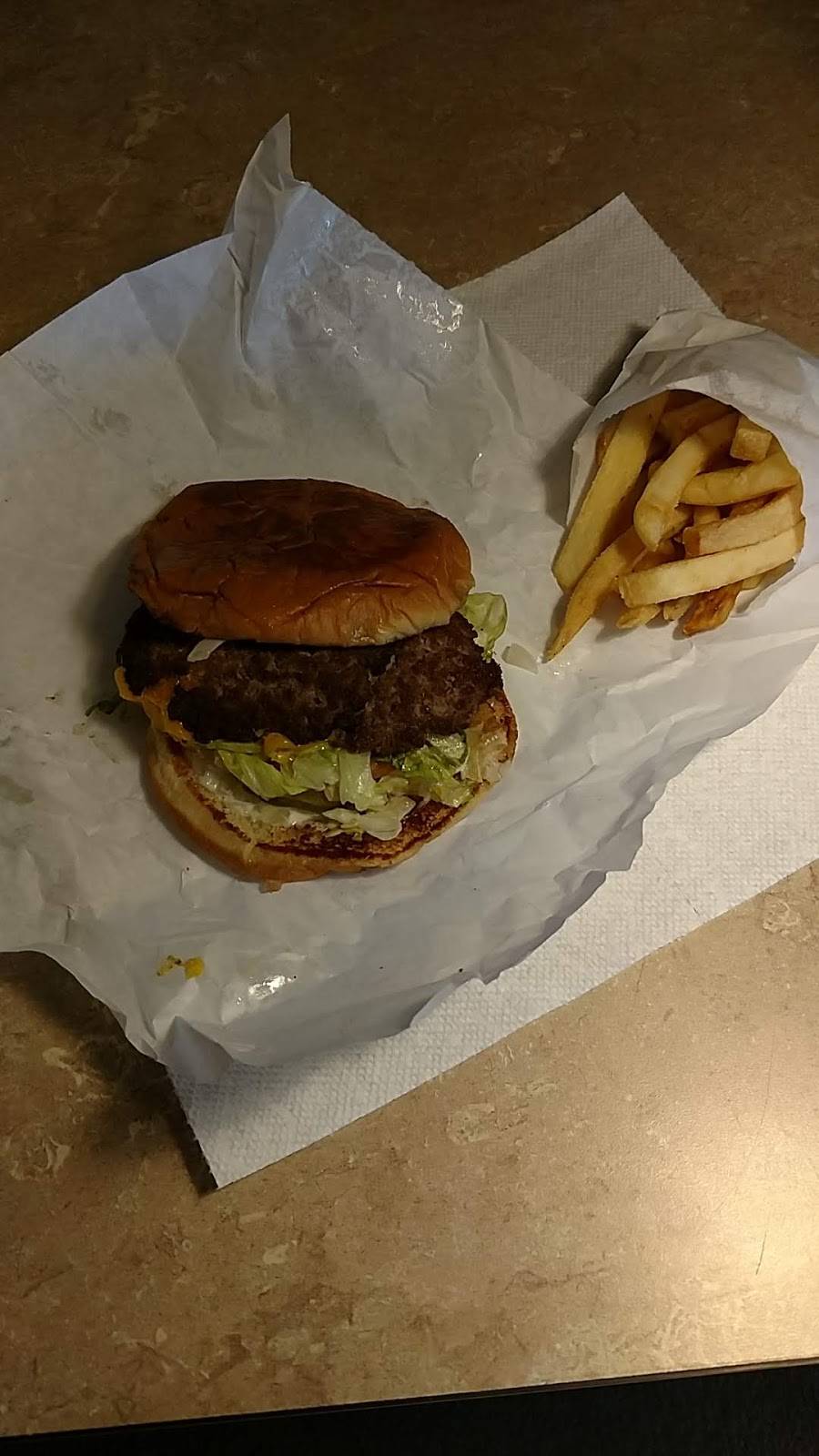 Crows Burger Shop | restaurant | 613 Waco Rd, Belton, TX 76513, USA | 2549390333 OR +1 254-939-0333