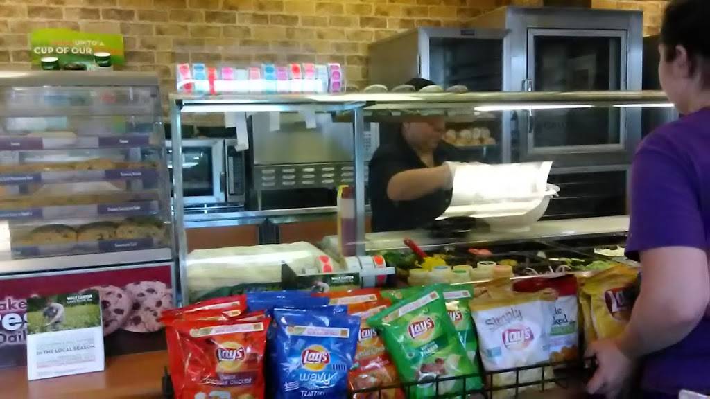 Subway Restaurants | restaurant | 310 N Happ Rd, Northfield, IL 60093, USA | 8474460999 OR +1 847-446-0999