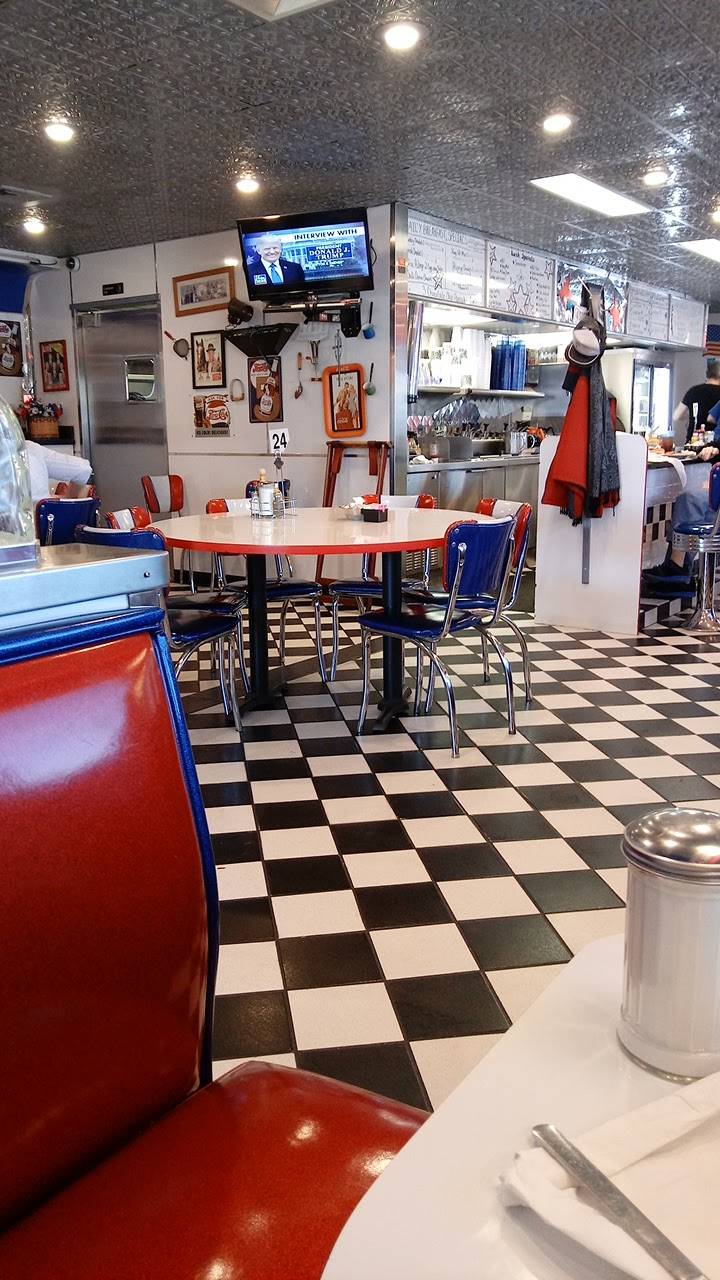 Four Star Family Restaurant | restaurant | 1100 IL-121, Mt Zion, IL 62549, USA | 2178642817 OR +1 217-864-2817