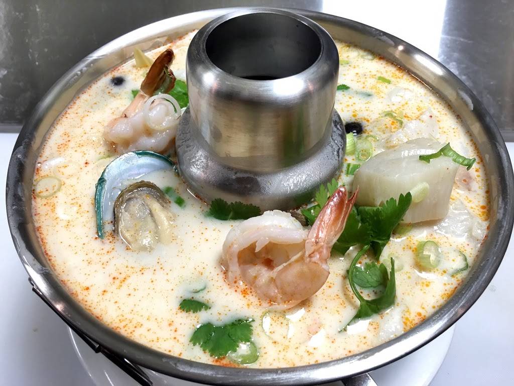 Chutamas Thai Cuisine | restaurant | 8333 Tampa Ave, Northridge, CA 91324, USA | 8186789326 OR +1 818-678-9326