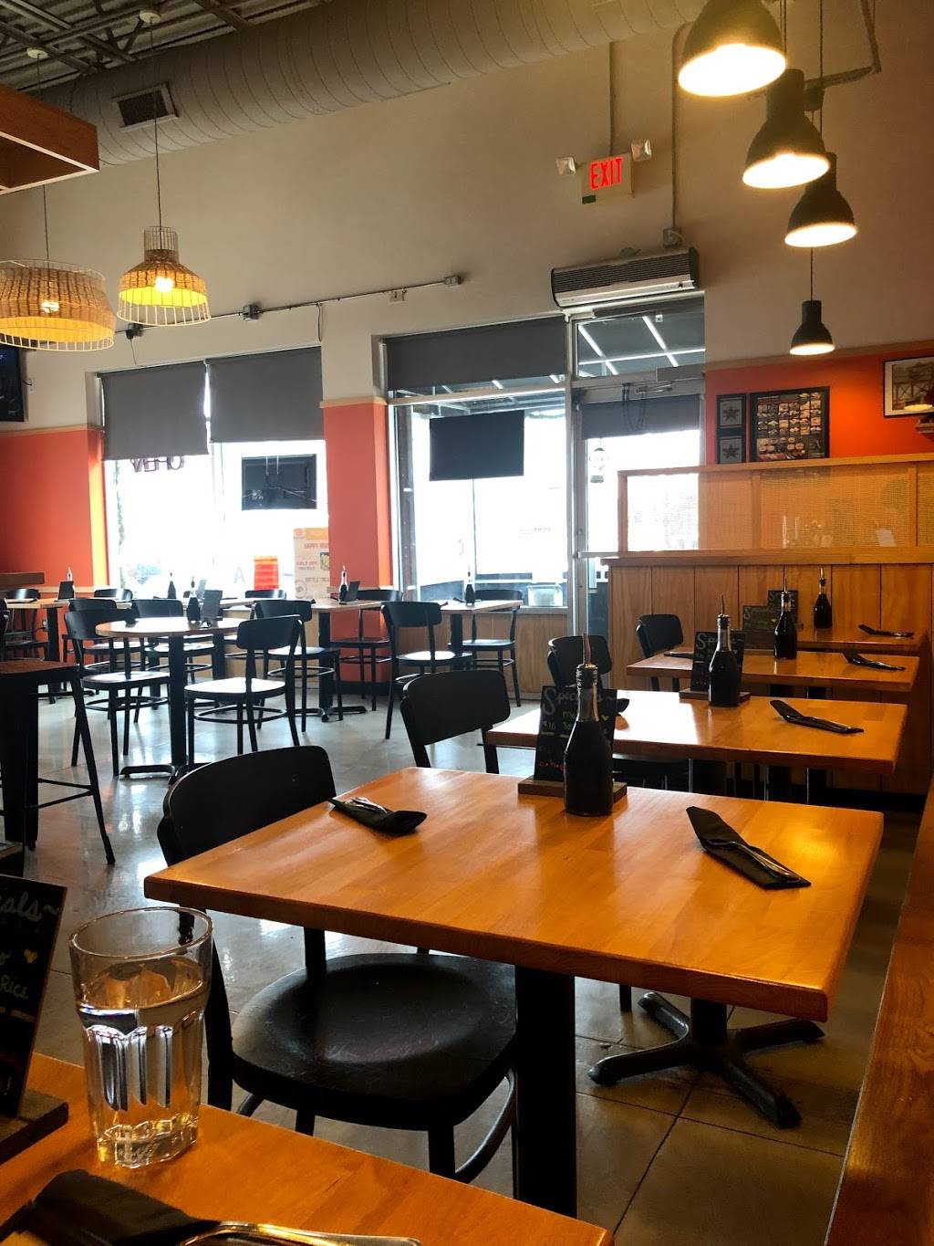 Rice N Roll Bistro | restaurant | 1952 N Farwell Ave, Milwaukee, WI 53202, USA | 4142209944 OR +1 414-220-9944