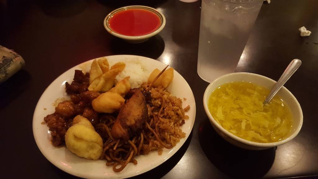 China Moon Buffet | restaurant | 1025 S Main St # 200, River Falls, WI 54022, USA | 7154260333 OR +1 715-426-0333