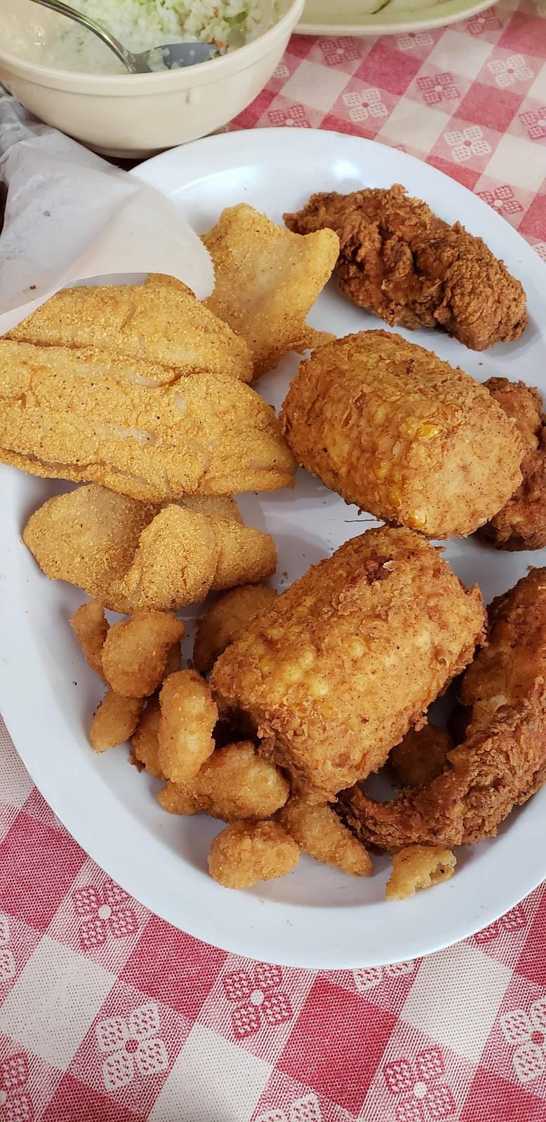 Catfish Kettle Restaurant | restaurant | 775 Weber Rd, Farmington, MO 63640, USA | 5737567305 OR +1 573-756-7305