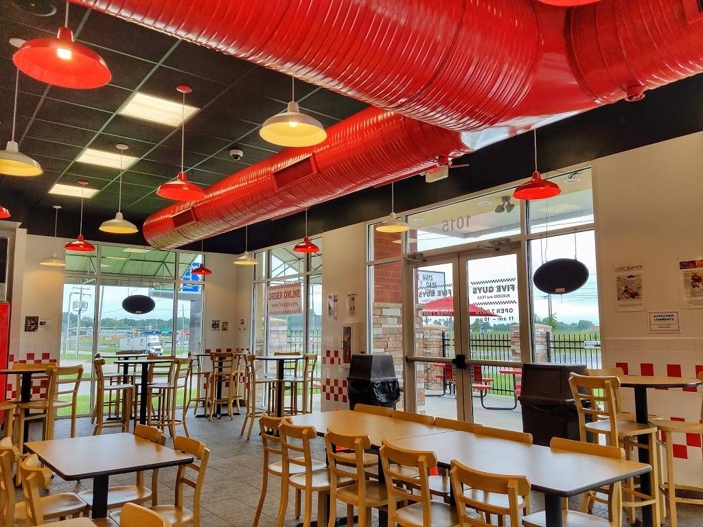 Five Guys | meal takeaway | 1015 E Atlantic St, South Hill, VA 23970, USA | 4345843483 OR +1 434-584-3483