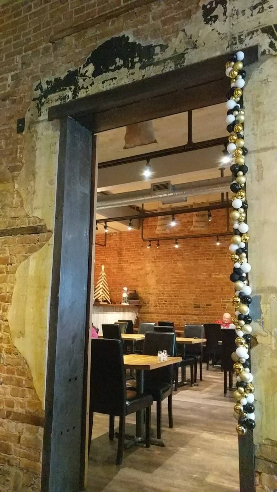 Debbs Cuisine On Queen | restaurant | 109 Queen St, Dunnville, ON N1A 1H6, Canada | 2895180322 OR +1 289-518-0322