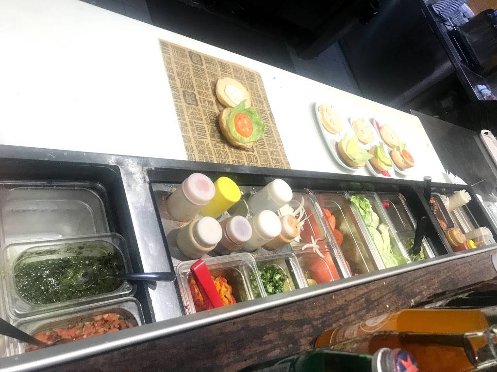 大斯莫克比尔格 | restaurant | 100 City Centre Dr, Mississauga, ON L5B 2C9, Canada | 9052772447 OR +1 905-277-2447