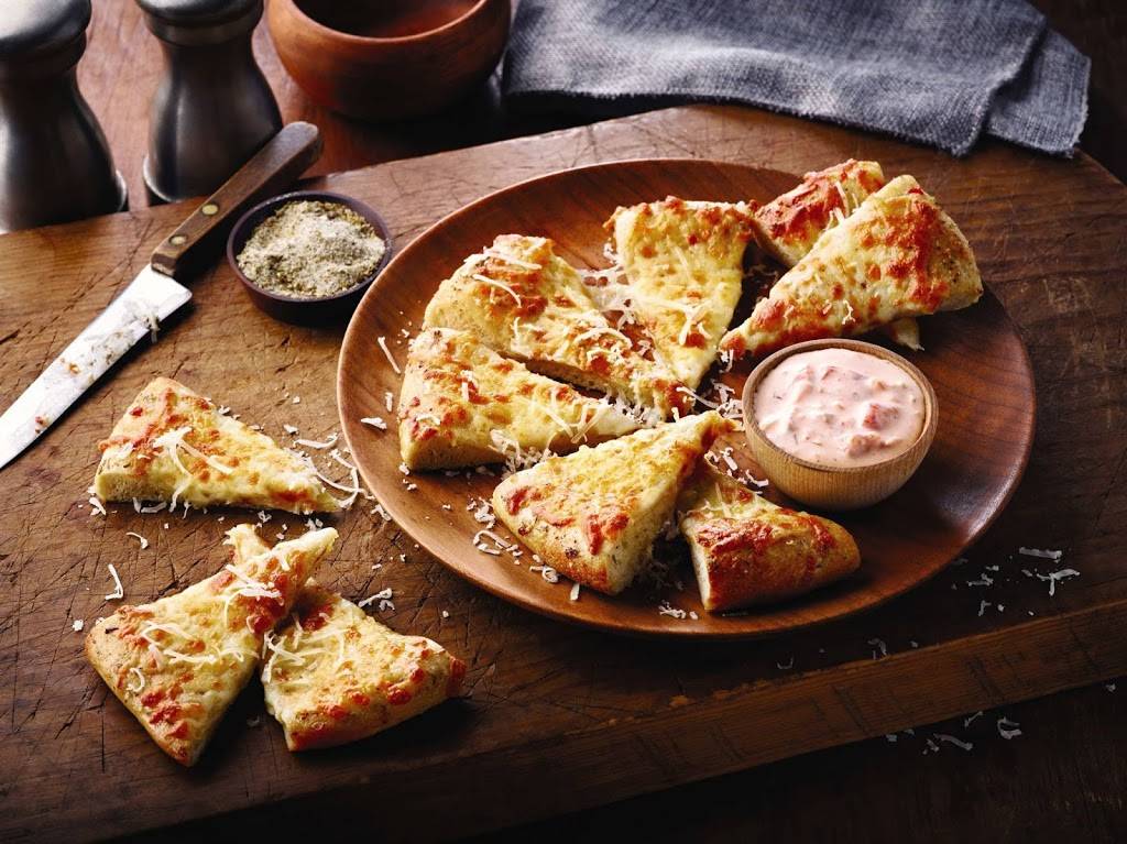 Boston Pizza | restaurant | 2051 Rue Nobel, Sainte-Julie, QC J3E 1Z8, Canada | 4506490018 OR +1 450-649-0018