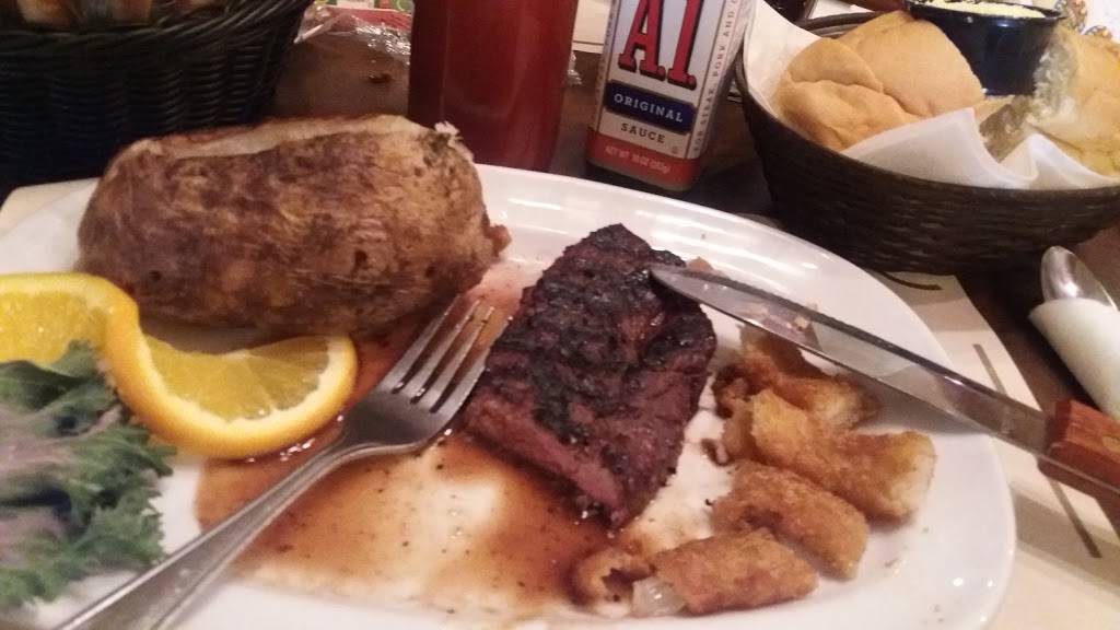 T J Willies Fine Food & Spirits | restaurant | 738 W Market St, Tiffin, OH 44883, USA | 4194472400 OR +1 419-447-2400