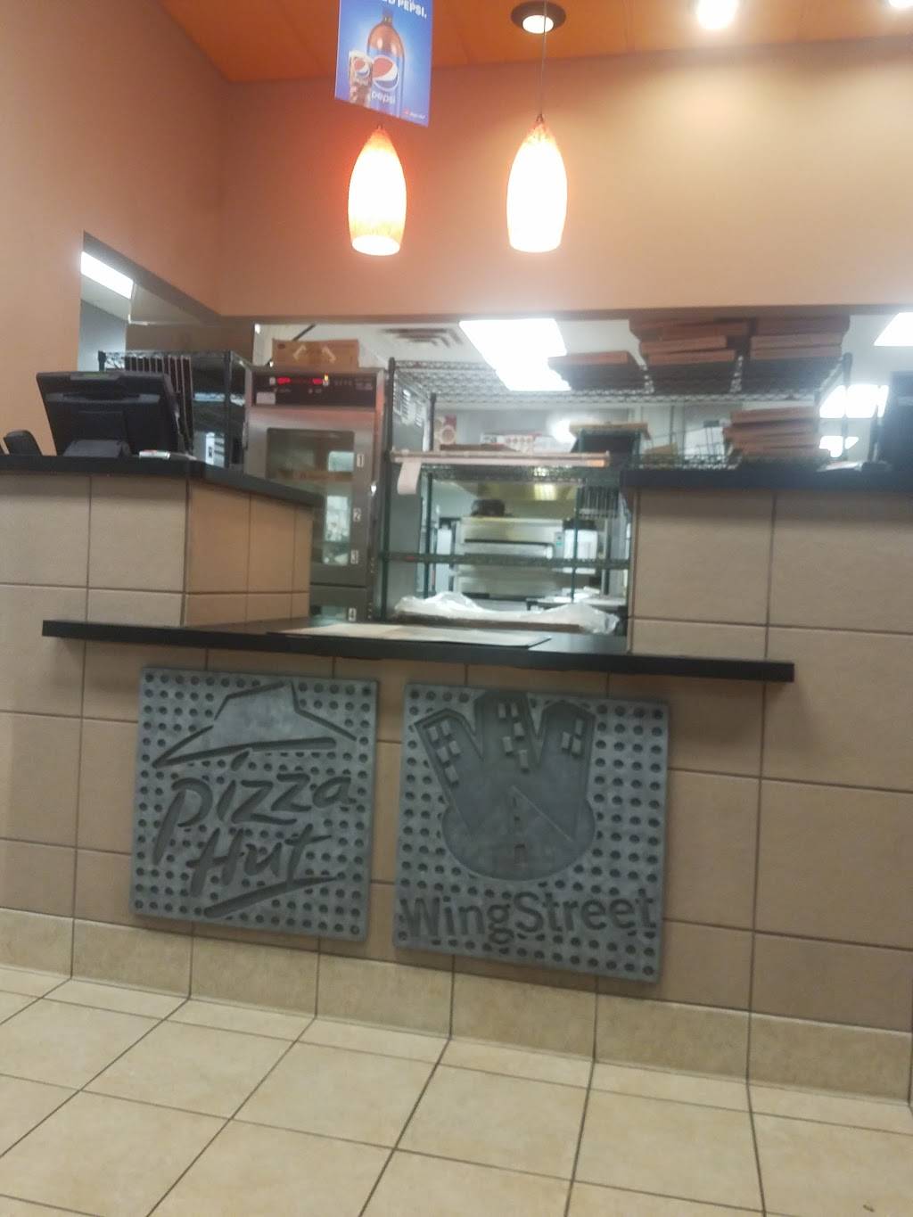 Pizza Hut | meal takeaway | 1322 Mendota Rd E, Inver Grove Heights, MN 55077, USA | 6514571855 OR +1 651-457-1855