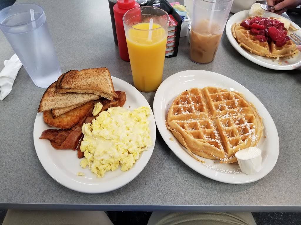 Sandees Restaurant | restaurant | 162 Main St, Lancaster, MA 01523, USA | 9783651950 OR +1 978-365-1950