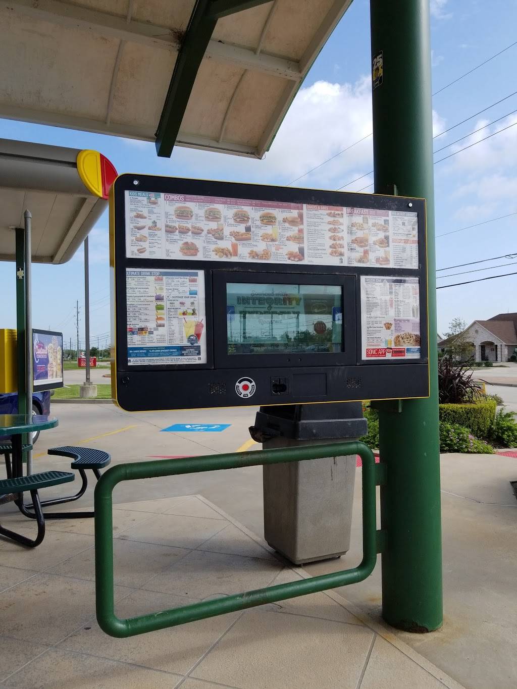 Sonic Drive-In | restaurant | 11003 Eagle Dr, Mont Belvieu, TX 77523, USA | 2815766999 OR +1 281-576-6999