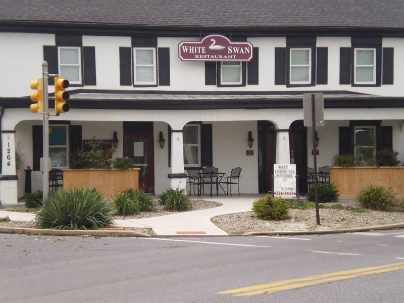 White Swan | restaurant | 1264 E Newport Rd, Lititz, PA 17543, USA | 7176264444 OR +1 717-626-4444