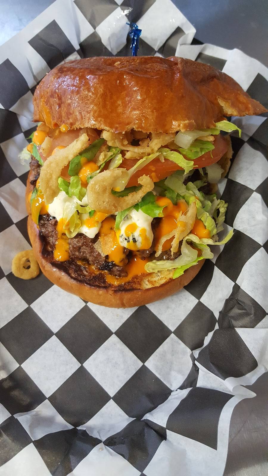 Louies Little Hut | restaurant | 8419 Germantown Ave, Philadelphia, PA 19118, USA | 2677665044 OR +1 267-766-5044