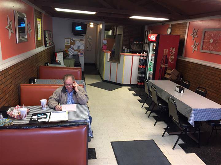 Pizza King | restaurant | 111 E Main St, Hoopeston, IL 60942, USA | 2172835911 OR +1 217-283-5911