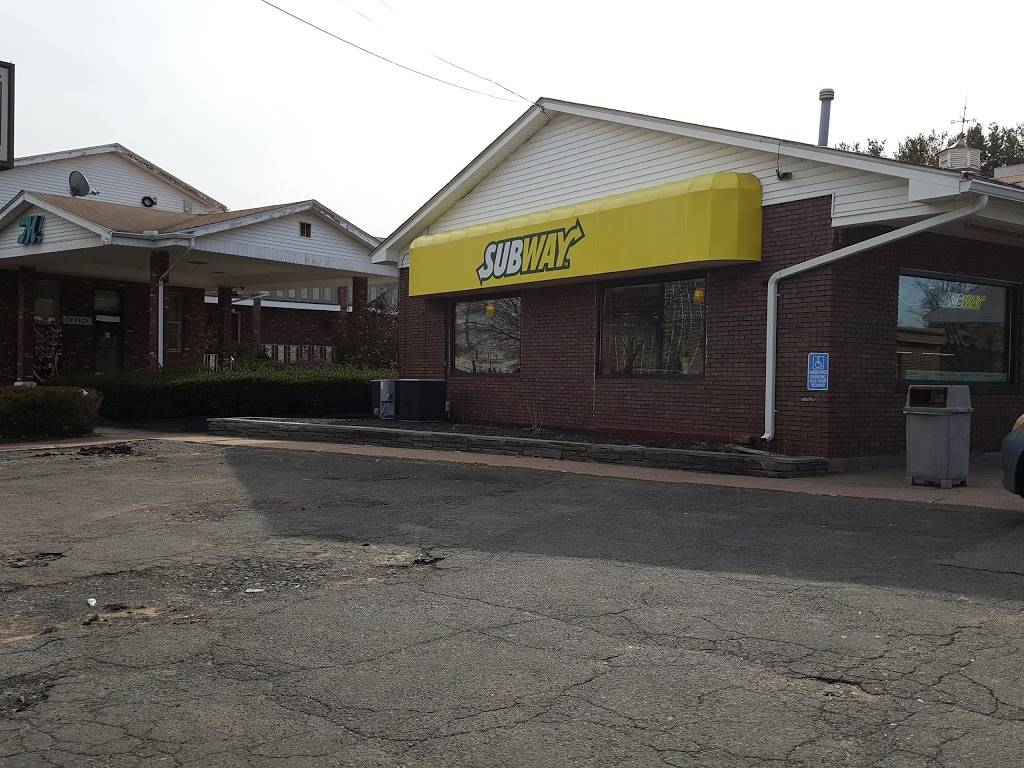 Subway | restaurant | 395 Main St, East Hartford, CT 06118, USA | 8605698001 OR +1 860-569-8001