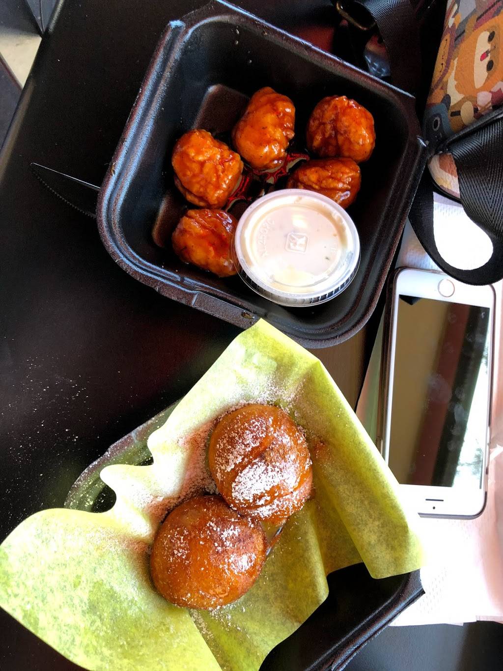 Atl Wings | restaurant | 70 West Warner Road, Chandler, AZ 85225, USA | 4807229464 OR +1 480-722-9464