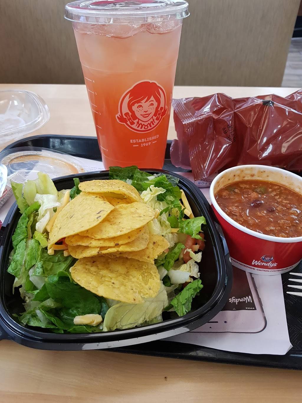 Wendys | restaurant | 2751 Wilshire Dr, Orlando, FL 32835, USA | 4072922039 OR +1 407-292-2039