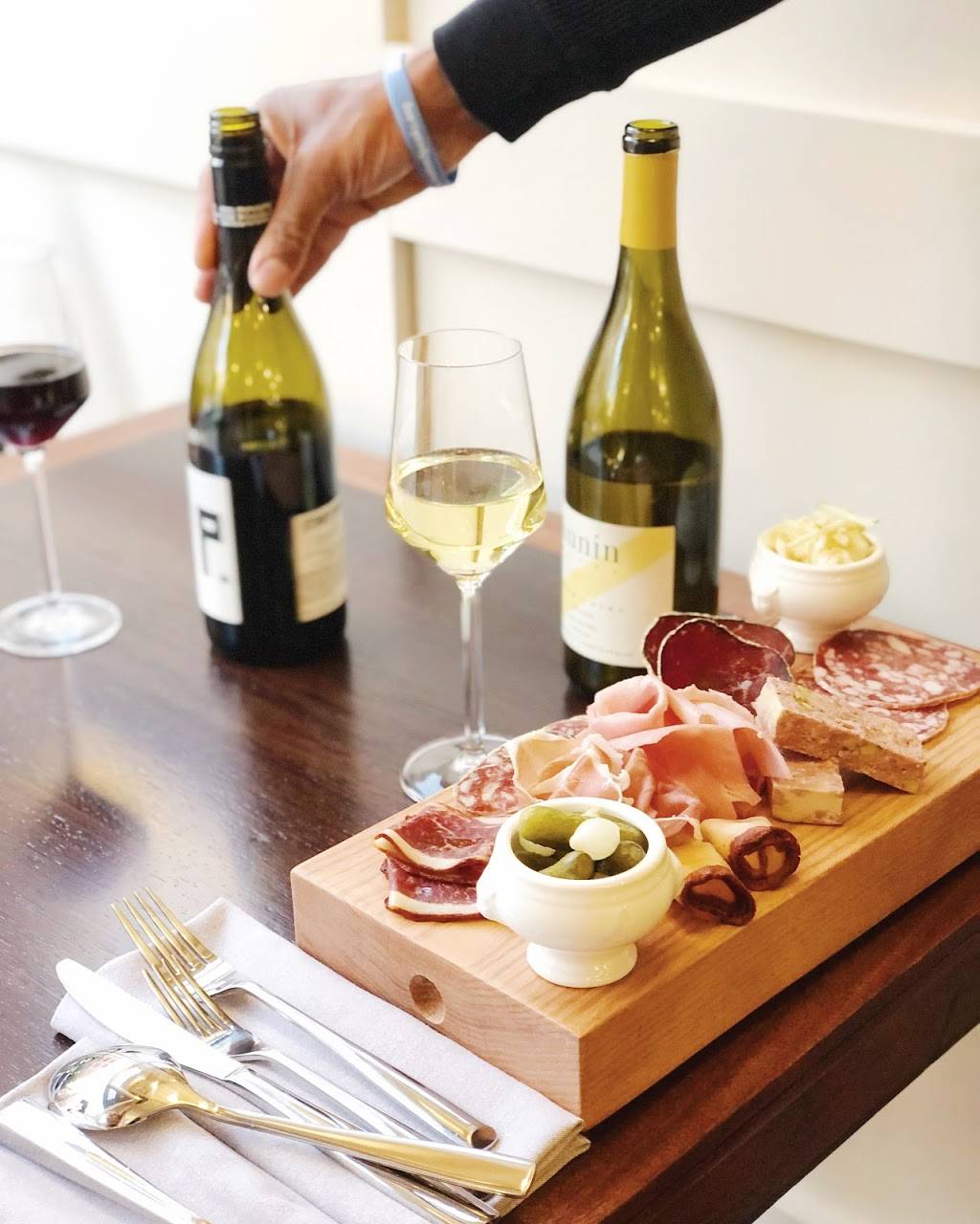 Perle Restaurant | restaurant | 43 Union St, Pasadena, CA 91103, USA | 6264608819 OR +1 626-460-8819