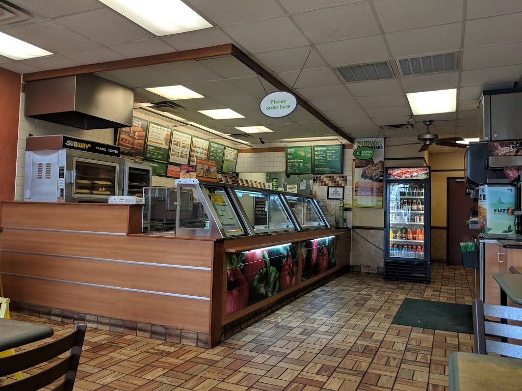 Subway | restaurant | 2123 Greenville Ave, Dallas, TX 75206, USA | 2148239898 OR +1 214-823-9898