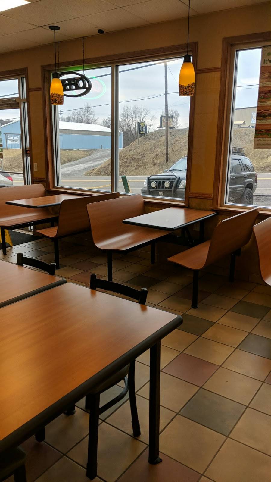 Subway | restaurant | 2456 Lincoln Hwy, Chester, WV 26034, USA | 3044593352 OR +1 304-459-3352