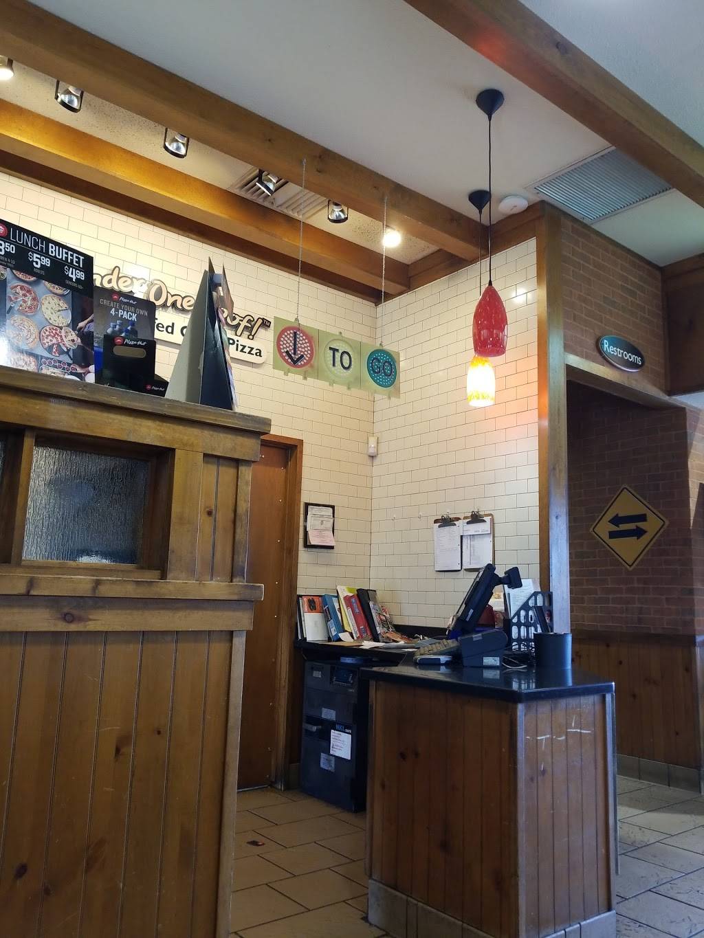 Pizza Hut | meal delivery | 1708 E Pawnee St, Wichita, KS 67211, USA | 3162636333 OR +1 316-263-6333