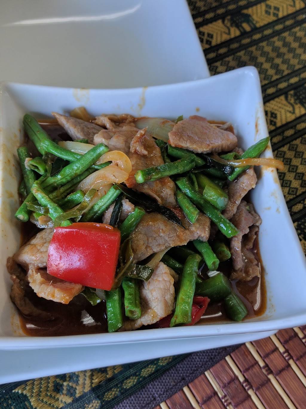 Malinees Thai House | meal takeaway | 300 Taunton Rd E, Oshawa, ON L1H 7K4, Canada | 9052404699 OR +1 905-240-4699