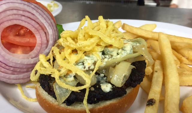 Redds Biergarten | restaurant | 220 Market Street, 37 Edison Pl, Newark, NJ 07102, USA | 9738776600 OR +1 973-877-6600