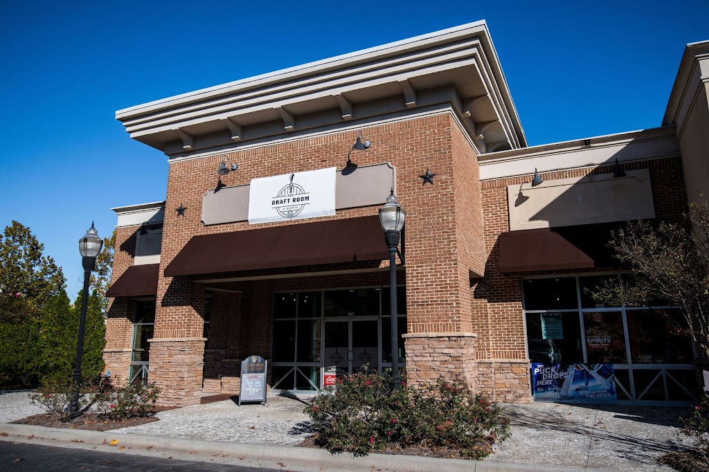 The Draft Room at Berwick | restaurant | 5730 Ogeechee Rd Suite 110, Savannah, GA 31405, USA | 9127774768 OR +1 912-777-4768