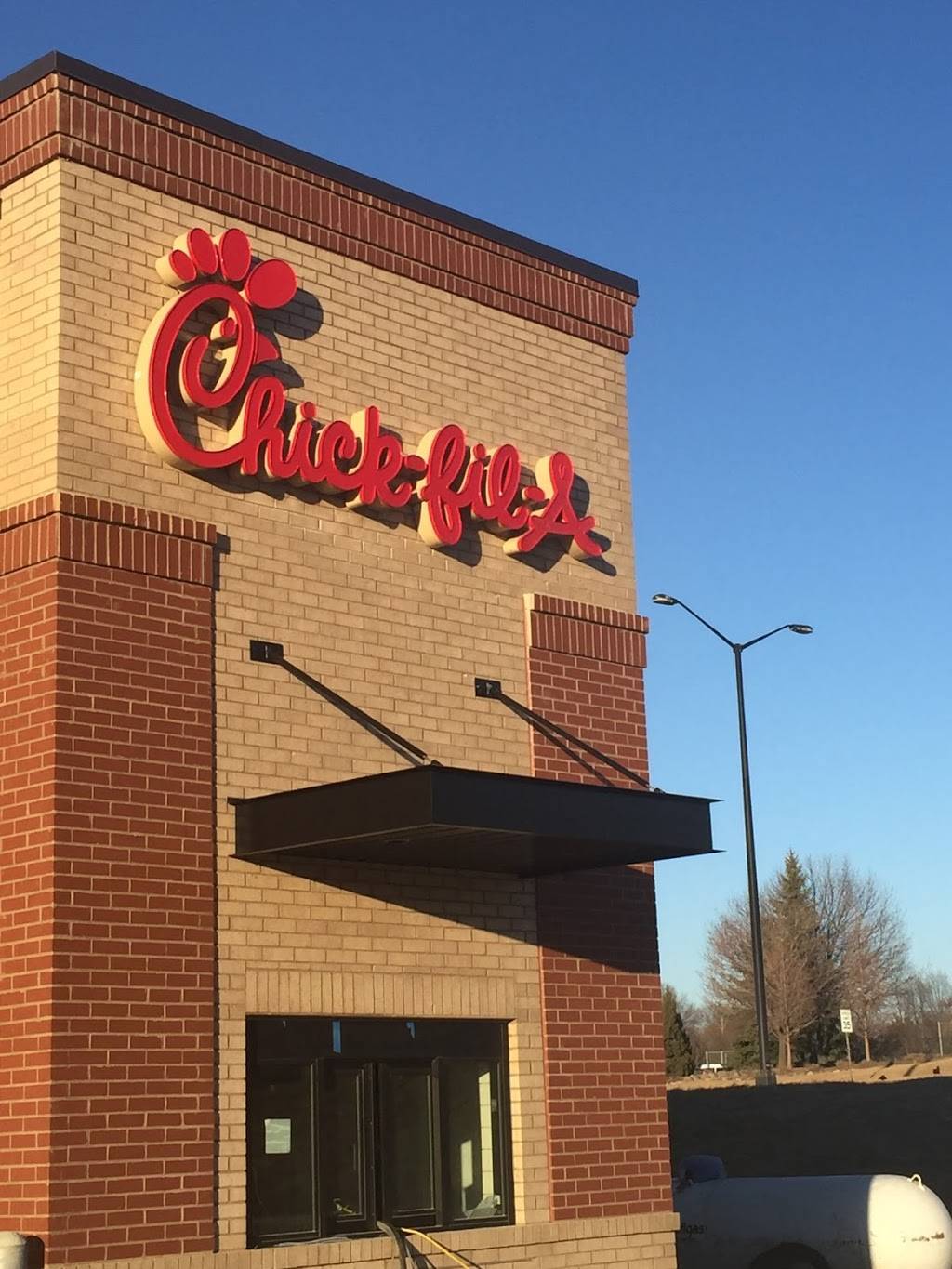 Chick-fil-A | restaurant | 1 N Moorland Rd, Brookfield, WI 53005, USA | 2627862443 OR +1 262-786-2443