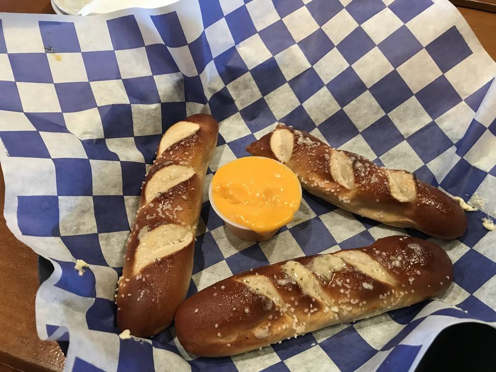 Brewskis Bar & Grill | restaurant | 3718 E Tremont Ave, Bronx, NY 10465, USA | 7186842900 OR +1 718-684-2900