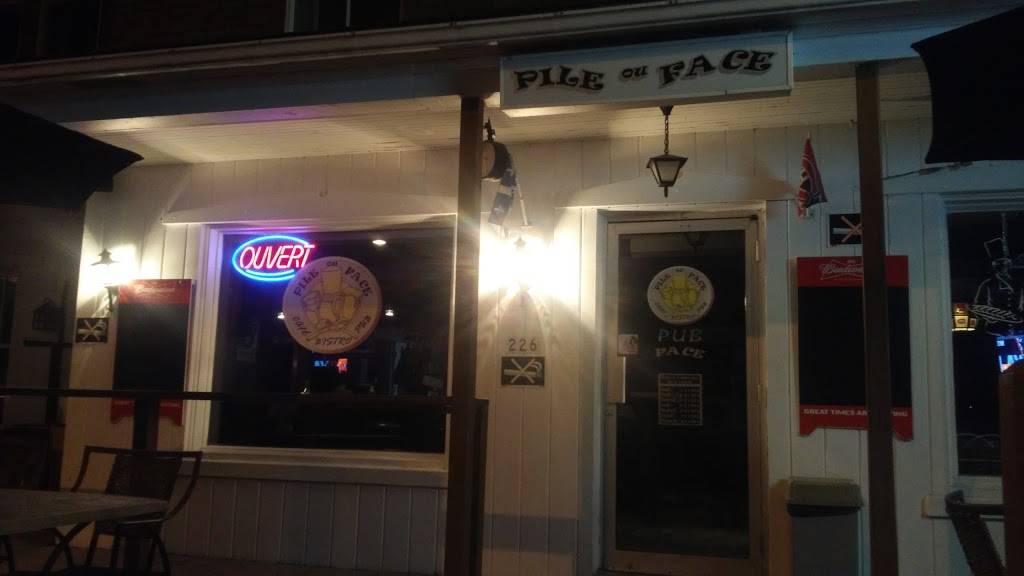 Cafe Bistro Pub Pile Ou Face | restaurant | 226 Rue Principale, Saint-Léonard-dAston, QC J0C 1M0, Canada | 8193992440 OR +1 819-399-2440