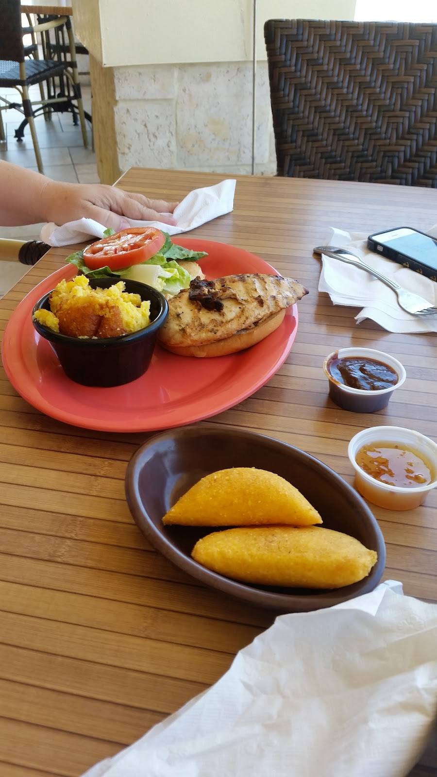 Pollo Tropical | restaurant | 4863 Gate Pkwy N, Jacksonville, FL 32246, USA | 9046469707 OR +1 904-646-9707