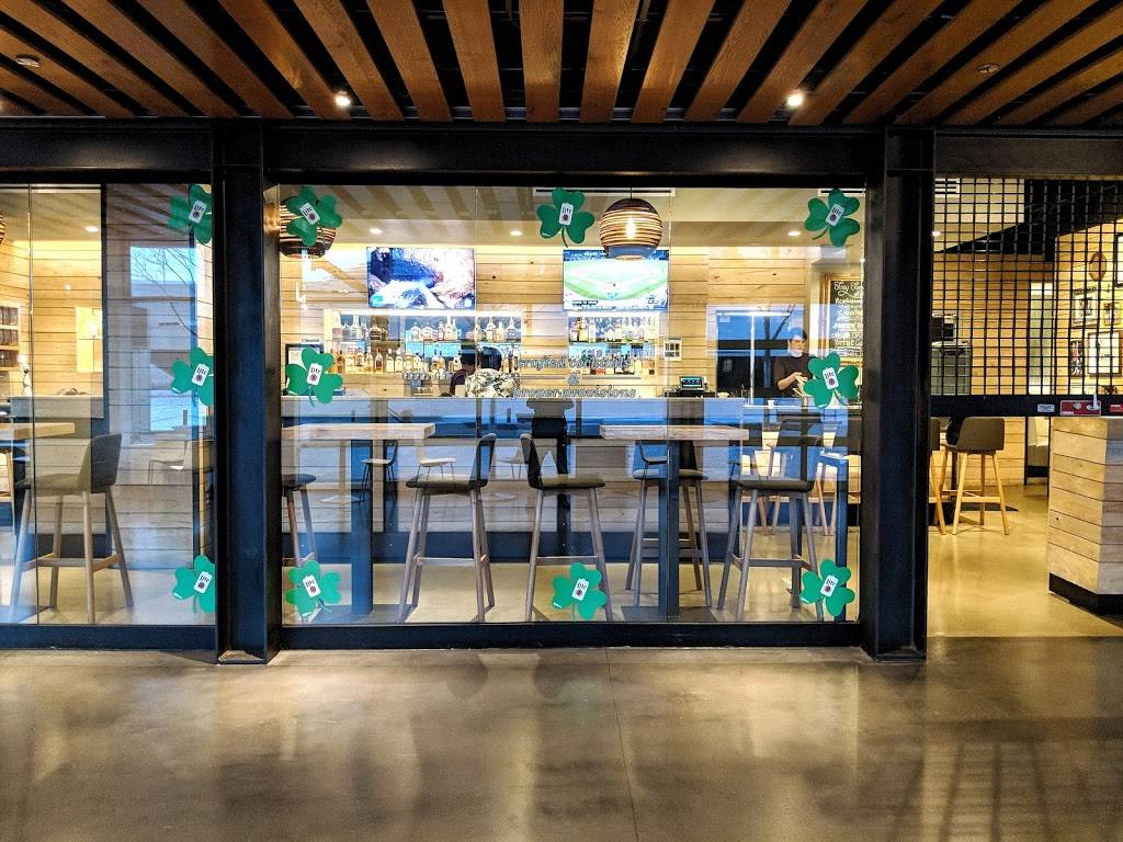 Tiny Tavern | night club | 600 E Grand Ave, Chicago, IL 60611, USA | 3123743923 OR +1 312-374-3923