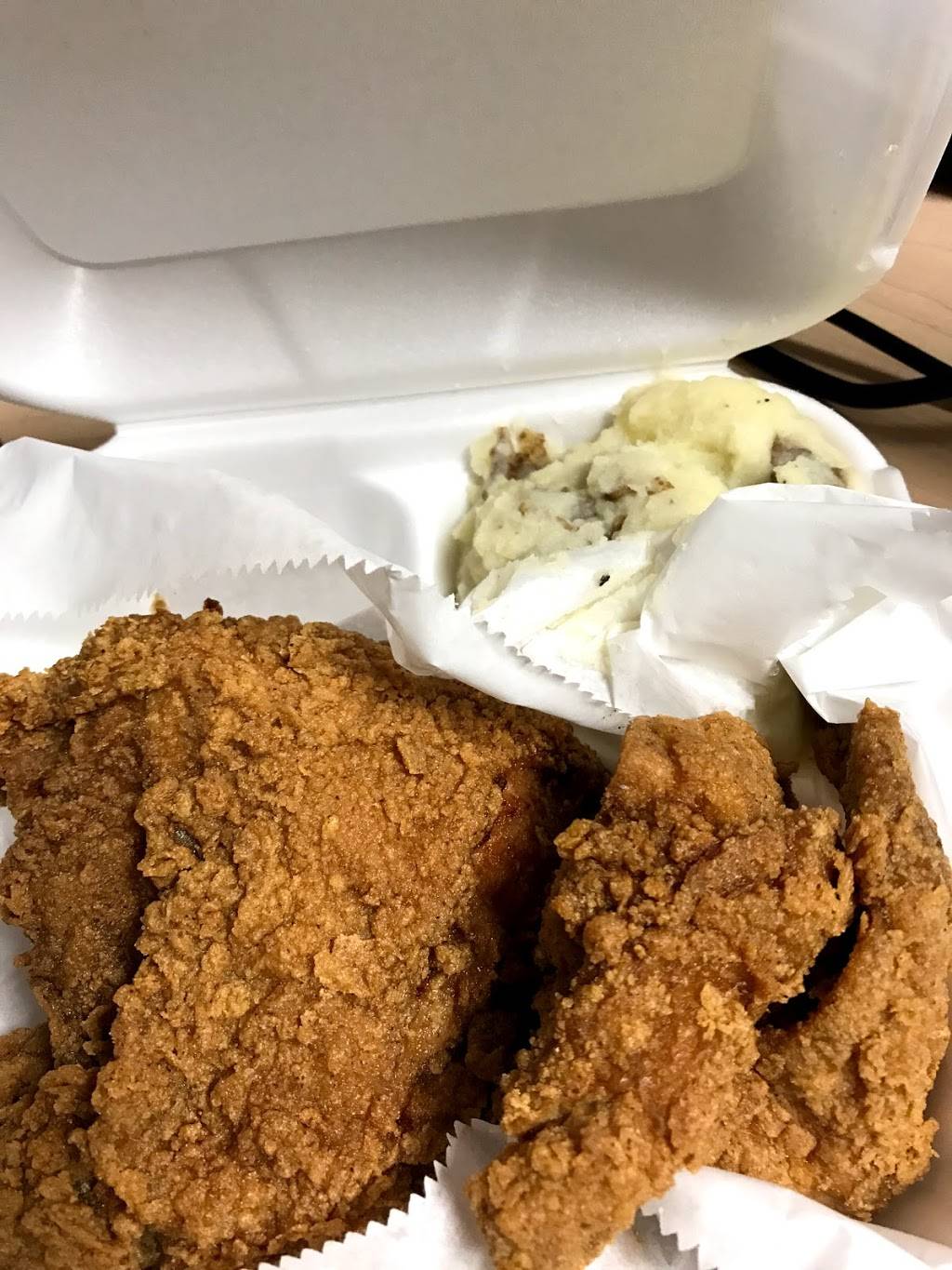 Honey Hole soul food | restaurant | 493 Waldron Rd, La Vergne, TN 37086, USA | 6152802176 OR +1 615-280-2176