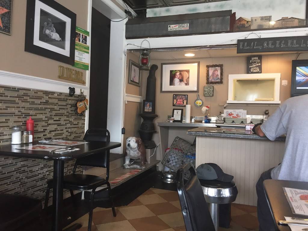 Carols Café | restaurant | 39 Tuttle St, Wakefield, MA 01880, USA | 6173899584 OR +1 617-389-9584