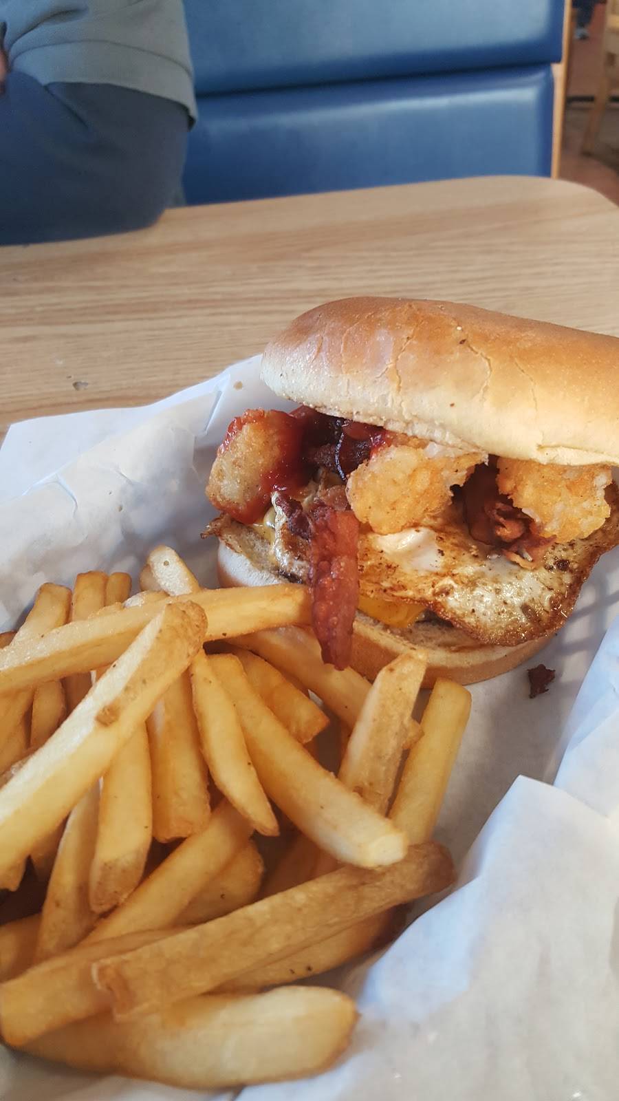 Lulus Burgers | restaurant | 803 Culver St, Commerce, TX 75428, USA | 9038863888 OR +1 903-886-3888