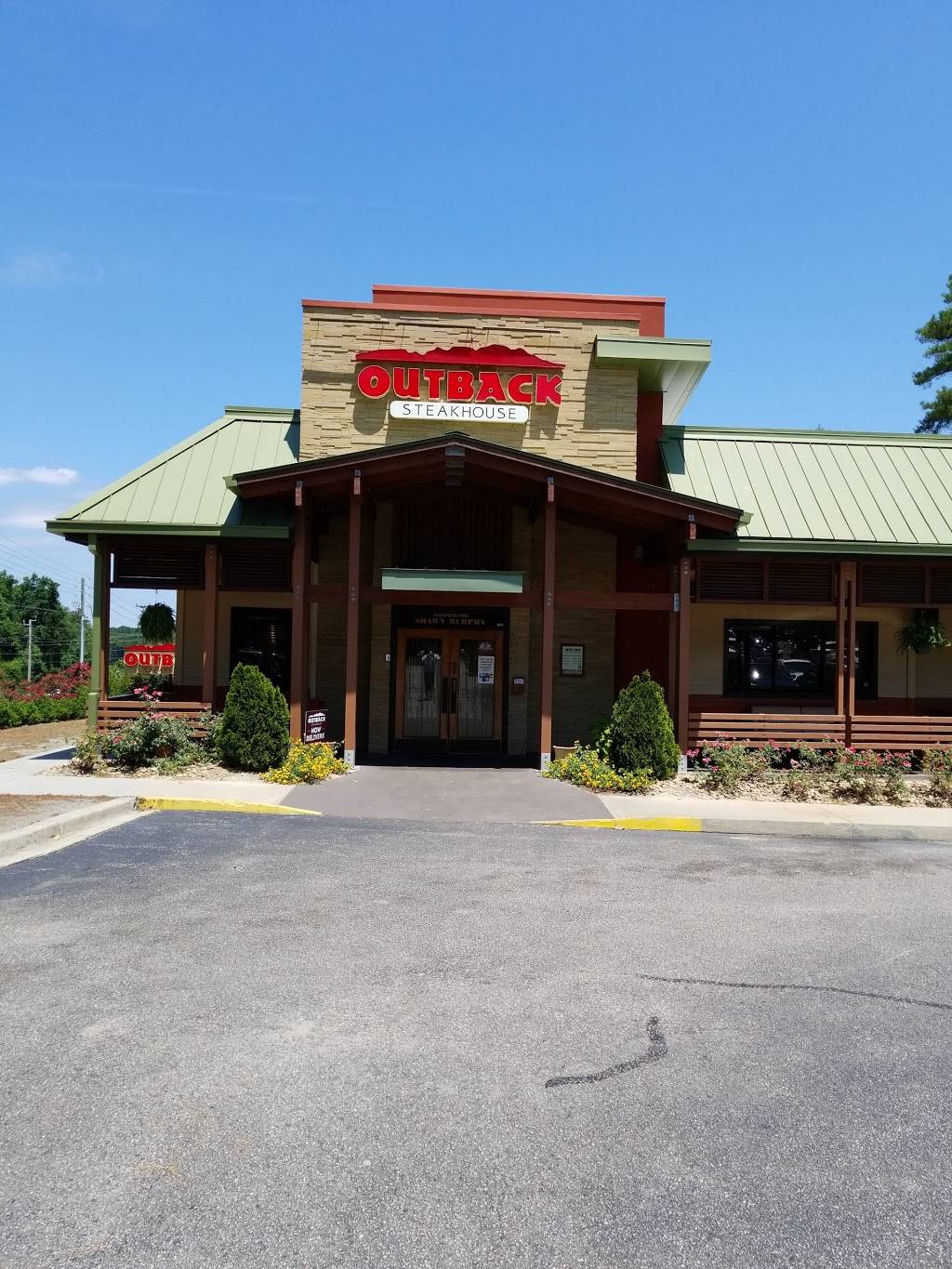 Outback Steakhouse | restaurant | 100 Southern Rd, Southern Pines, NC 28387, USA | 9106957000 OR +1 910-695-7000