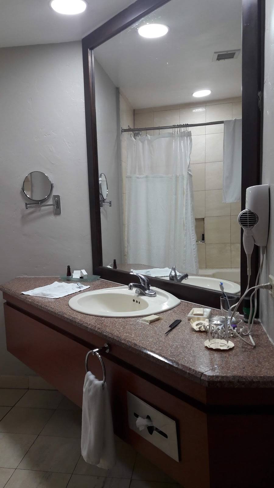 Hotel Coral Y Marina | restaurant | #3421, Carr Tijuana-Ensenada Km.103, Zona Playitas, 22860 Ensenada, B.C., Mexico | 016461750000 OR +52 646 175 0000