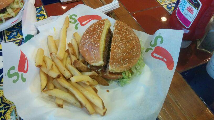 Chilis Grill & Bar | meal takeaway | Chicago OHare Airport Rotunda Building 6 Arrivals Level Guard Post #8, Chicago, IL 60666, USA | 7733777800 OR +1 773-377-7800