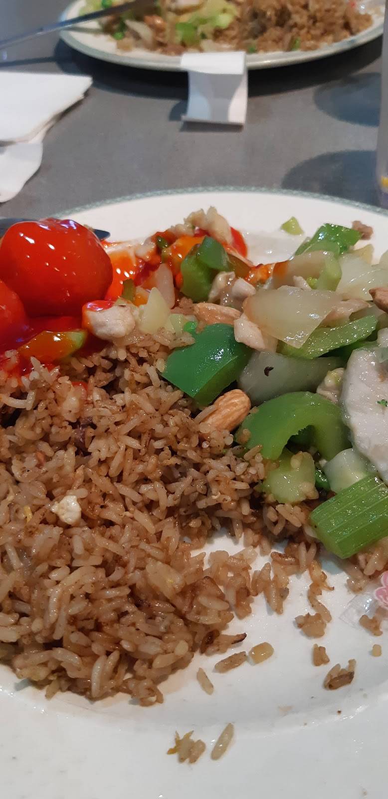 Yins Restaurant | meal takeaway | 40 Main St S, Waterford, ON N0E 1Y0, Canada | 5194438678 OR +1 519-443-8678