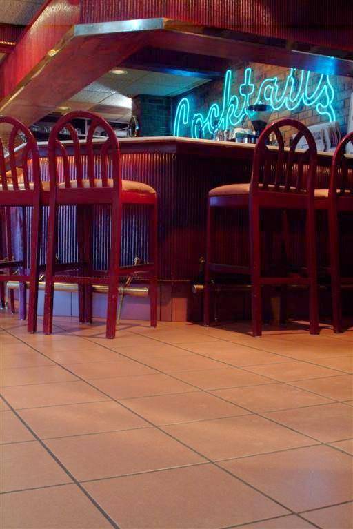 Vs Italiano Ristorante | restaurant | 10819 E US Hwy 40, Independence, MO 64055, USA | 8163531241 OR +1 816-353-1241