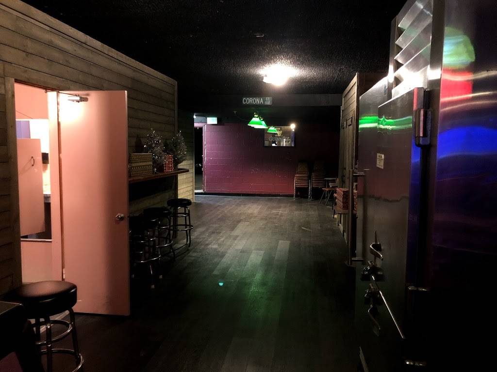 The Castle Sports Bar and Grill | restaurant | 2401 N Sepulveda Blvd, Manhattan Beach, CA 90266, USA | 3105450777 OR +1 310-545-0777