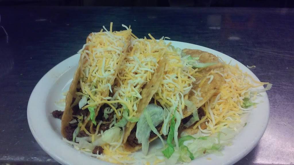 Mama Tios | restaurant | 1111 Main St, Kansas City, MO 64106, USA | 8162210589 OR +1 816-221-0589