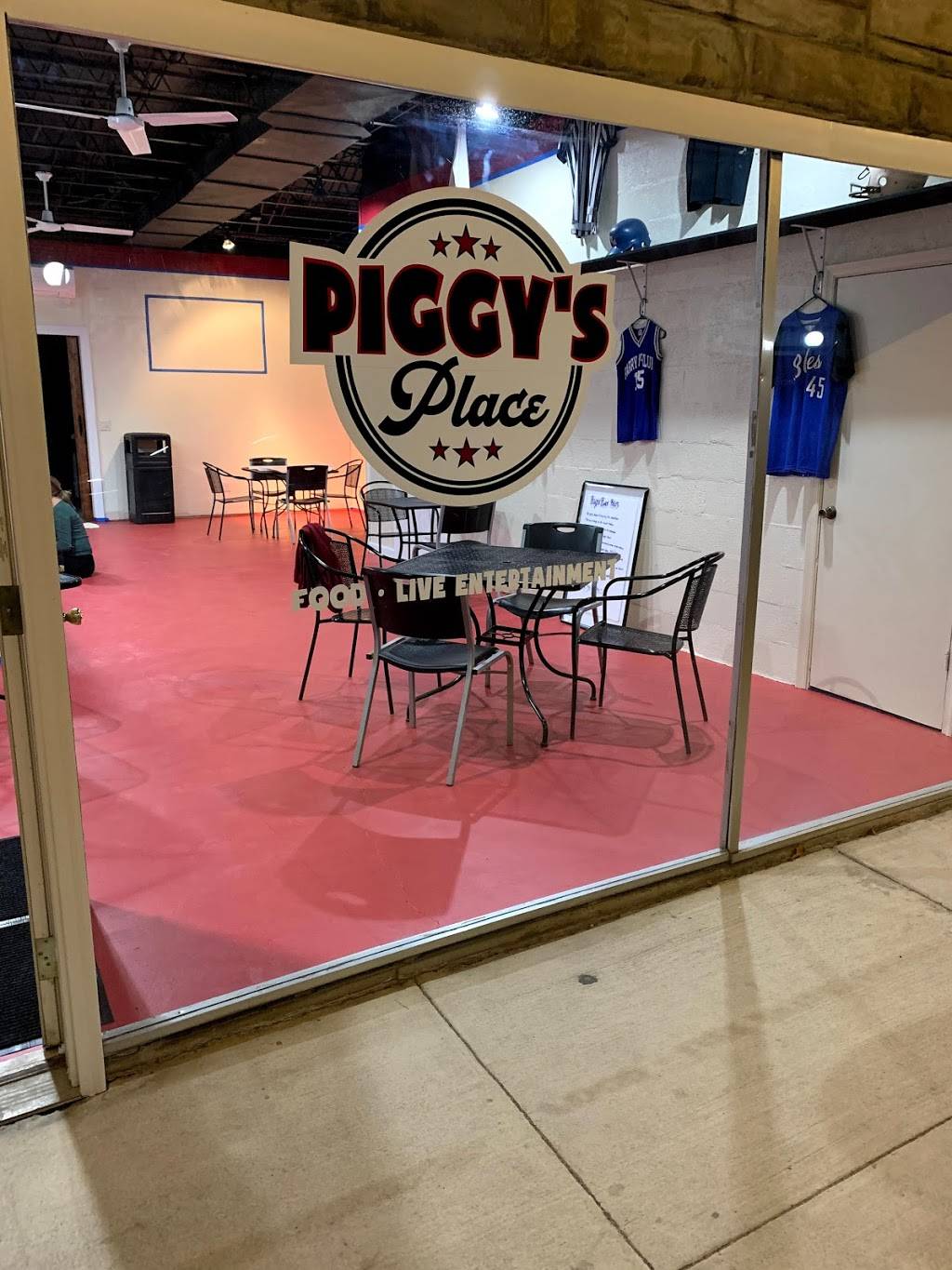 Piggys Place | restaurant | 2028 Magnolia Ave, Buena Vista, VA 24416, USA | 5407848015 OR +1 540-784-8015