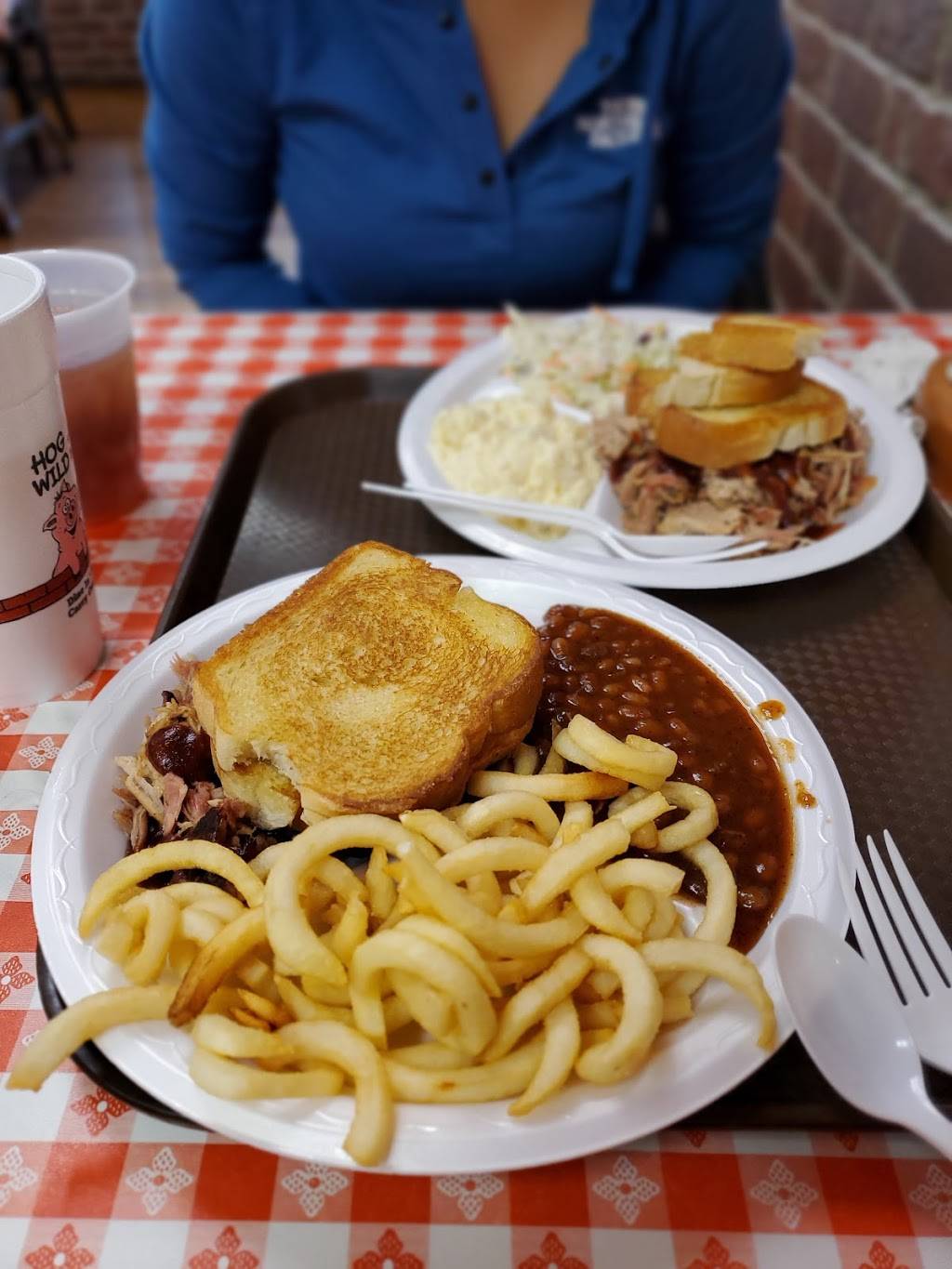 Hog Wild Pit Bar-B-Q | restaurant | 1200 Rock Rd, Wichita, KS 67207, USA | 3166187227 OR +1 316-618-7227